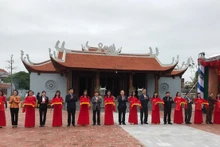 Trao bằng xếp hạng hai di tích lịch sử - văn hóa ở Hưng Yên