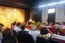 Các nhà khoa học thảo luận tại tọa đàm về giá trị đền Bạch Mã.