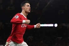 Ronaldo tỏa sáng rực rỡ để mang về chiến thắng quan trọng cho MU. (Ảnh: Daily Mail)