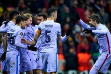 Các cầu thủ Barca ăn mừng chiến thắng trước Galatasaray rạng sáng thứ Sáu (18/3).