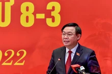 Chủ tịch Quốc hội Vương Đình Huệ phát biểu chúc mừng đội tuyển bóng đã nữ quốc gia Việt Nam. (Ảnh: Đăng Anh)
