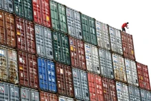 Các container tại cảng Klang, ngoại ô Kuala Lumpur, Malaysia. 