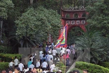 Du khách thập phương về dự Giỗ tổ Hùng Vương, Lễ hội Đền Hùng 2017. (Ảnh: Quốc Khánh/TTXVN)