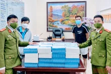 Lô thuốc “Liên hoa thanh ôn” không có giấy tờ chứng minh nguồn gốc, xuất xứ bị Công an quận Hồng Bàng (Hải Phòng) thu giữ.