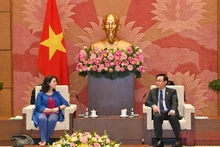 Chủ tịch Quốc hội Vương Đình Huệ tiếp bà Manuela V. Ferro, Phó Chủ tịch Ngân hàng Thế giới phụ trách khu vực Đông Á-Thái Bình Dương. (Ảnh: Duy Linh)
