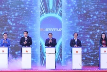 Thủ tướng Chính phủ Phạm Minh Chính và đại diện các bộ, ban, ngành, đoàn thể ấn nút khai mạc Ngày hội Khởi nghiệp quốc gia của học sinh, sinh viên lần thứ IV.