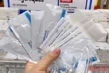 Nhiều loại kit test được bán trên thị trường. (Ảnh: SƠN BÁCH)