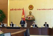 Chủ tịch Quốc hội Vương Đình Huệ cùng các Phó Chủ tịch dự và chủ trì nội dung phiên họp thứ 9 Ủy ban Thường vụ Quốc hội. (Ảnh: DUY LINH)