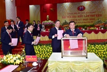 Đại biểu bầu Ban Chấp hành Đảng bộ huyện Na Hang khóa XXII, nhiệm kỳ 2020-2025.