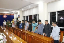 Các đối tượng tại cơ quan công an.