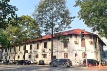 Công trình nhà 2 tầng, trước đây là trụ sở và nhà máy sản xuất của Công ty CP Thiết bị bưu điện, tại số 61 phố Trần Phú (quận Ba Đình, Hà Nội). (Ảnh: VŨ LÊ)