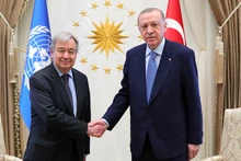 Tổng thống Thổ Nhĩ Kỳ Recep Tayyip Erdogan và Tổng Thư ký Liên hợp quốc Antonio Guterres đã có cuộc hội đàm, thảo luận về việc sơ tán người dân khỏi thành phố Mariupol, Ukraine. (Ảnh: AFP/TTXVN)
