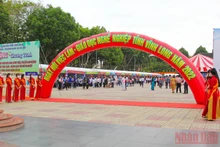 Ngày hội việc làm thu hút đông đảo người tham gia từ rất sớm. 