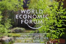 Biểu tượng Diễn đàn Kinh tế thế giới (WEF) tại Davos, Thụy Sĩ, ngày 21/5/2022. (Ảnh: THX/TTXVN)