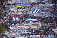 Tuần hành kỷ niệm Ngày Quốc tế Lao động ở thủ đô La Habana, Cuba. (Ảnh: Granma)
