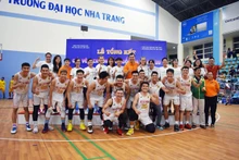 Tuyển nam và nữ TP Hồ Chí Minh ăn mừng những chiếc HCV. 