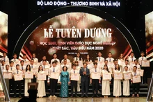 Tuyên dương 130 học sinh, sinh viên của các cơ sở giáo dục nghề nghiệp xuất sắc, tiêu biểu năm 2020 (Ảnh: Anh Nguyễn).