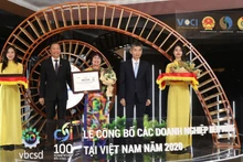 Vinh danh top 100 doanh nghiệp phát triển bền vững.