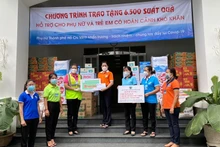 Hỗ trợ 6.500 phần quà cho phụ nữ và trẻ em khó khăn ở TP Hồ Chí Minh