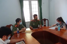Đại diện cơ quan chức năng làm việc với đối tượng N.T.N.H