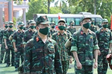 Lực lượng quân y gồm các bác sỹ, y tá, điều dưỡng thuộc Học viên Quân y, Bệnh viện Quân y 103 và Viện Quân y 7 (Quân khu 3) lên đường làm nhiệm vụ tại Thành phố Hồ Chí Minh và tỉnh Bình Dương. (Ảnh: Trọng Đức/TTXVN)