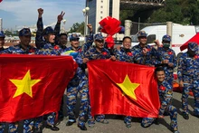 Niềm vui của các thành viên Đội tuyển Hải quân nhân dân Việt Nam sau khi đạt thành tích xuất sắc tại Army Games 2021. (Ảnh: HẢI ÂU)