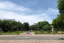 Trong khuôn viên Trường đại học Bách khoa Hà Nội. ẢNh: THUỲ LINH