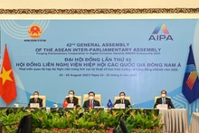 Chủ tịch Quốc hội Vương Đình Huệ cùng các Phó Chủ tịch Quốc hội tại lễ khai mạc.