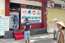 Các cây ATM di động đã phục vụ nhiều lượt người khó khăn.