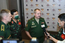 Thiếu tướng Alexander Peryazev trả lời phỏng vấn báo chí Việt Nam tại Moskva, Liên bang Nga, ngày 17/8. Ảnh: TRỌNG HẢI