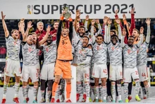 Bayern nâng cao Siêu cúp Đức lần thứ 9 trong lịch sử. (Ảnh: Bundesliga)