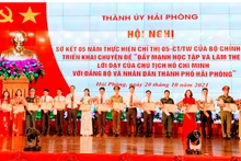 Biểu dương và trao Bằng khen tặng các tập thể và cá nhân tiêu biểu, xuất sắc của thành phố Cảng.