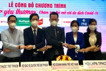 Ký kết thực hiện Chương trình “Vòng tay yêu thương”.