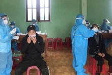 Lấy mẫu xét nghiệm tại xã Trà Nam, huyện Nam Trà My.