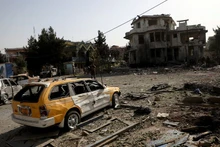 Hiện trường một vụ nổ bom xe ở Kabul, Afghanistan, ngày 4/8/2021. (Ảnh: Reuters)