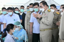 Thủ tướng Thái Lan Prayut Chan-o-cha dự lễ khai trương chương trình tiêm vaccine cho học sinh tại Bangkok. (Ảnh: Chính phủ Thái Lan)