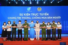 Các đại biểu cam kết chung tay phòng, chống mua bán người tại sự kiện trực tuyến Chung tay phòng, chống mua bán người do Bộ Công an phối hợp với Hội Liên hiệp Phụ nữ Việt Nam tổ chức nhân Ngày toàn dân phòng, chống mua bán người 30/7. 
