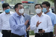 Chủ tịch UBND thành phố Hà Nội Chu Ngọc Anh kiểm tra tại bệnh viện K cơ sở Tân Triều.