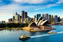 Dù đặt kế hoạch tiêm phòng đầy đủ cho toàn dân vào cuối năm nay, Australia vẫn đóng cửa biên giới tới giữa 2022 (Ảnh: TD)