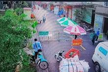Quan sát camera từ máy chủ đặt tại trụ sở Công an xã. 