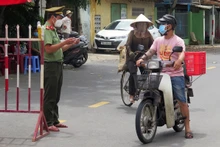 Phường Phú Thạnh, thành phố Tuy Hòa lập chốt kiểm soát chặt chẽ người ra vào. 