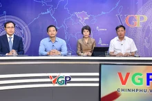 Tham dự Tọa đàm có đại diện lãnh đạo Bộ Y tế, Bộ Kế hoạch và Đầu tư, tỉnh Bắc Ninh, Đồng Nai và Tổ hợp Samsung Việt Nam, Nestlé Việt Nam. (Ảnh VGP/Nhật Bắc)