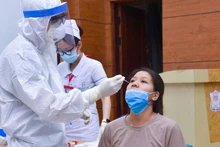 Trường đại học Y Hà Nội tập huấn cho sinh viên lấy mẫu xét nghiệm Covid-19