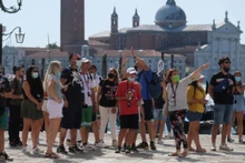 Du khách trở lại Venice, Italia mùa hè 2021 (Ảnh: REUTERS)