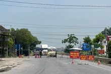 Chốt kiểm soát Covid-19 trên quốc lộ 38 tiếp giáp giữa Hải Dương với Bắc Ninh trước giờ gỡ bỏ.