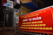 Hai ngõ 328 và 330 đường Nguyễn Trãi, phường Thanh Xuân Trung, quận Thanh Xuân được gỡ phong tỏa sau hơn một tháng cách ly y tế.
