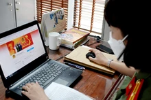 Cán bộ, chiến sĩ Công an tỉnh Quảng Nam luôn cập nhật, khai thác thông trên Trang fanpage “Công an Quảng Nam”.