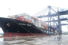 Tàu Synergy Busan đã cập cảng container quốc tế Cái Lân (CICT Cái Lân), tỉnh Quảng Ninh. (Ảnh: Thanh Vân/TTXVN)