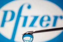 Ngày 20-11, Pfizer cho biết đã nộp đơn xin cấp phép sử dụng khẩn cấp (EUA) cho vaccine Covid-19. Ảnh: Reuters.
