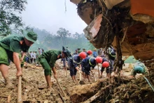 Lực lượng cứu nạn tạm dừng việc tìm kiếm nạn nhân mất tích.